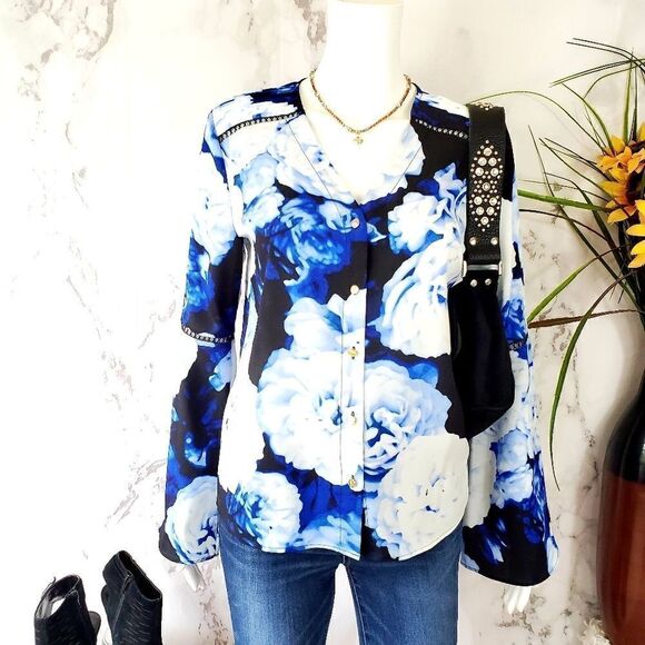 Calvin Klein gorgeous bell sleeve button front top - Picture 6 of 10